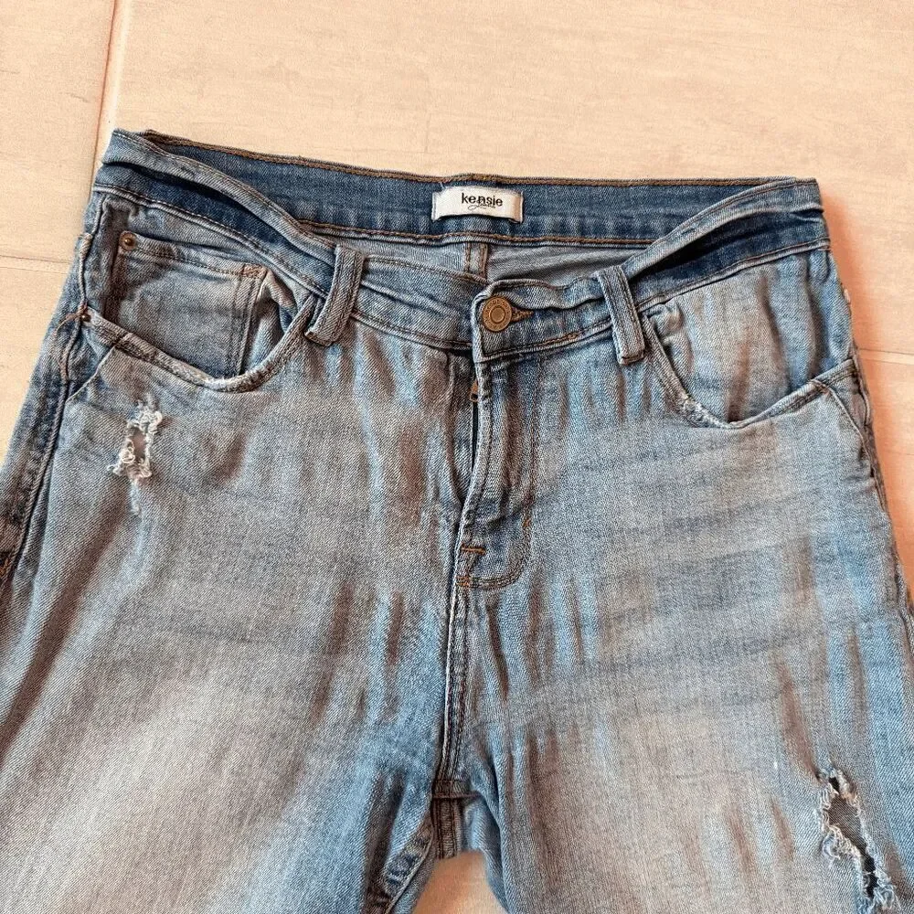 Kensie Long Shorts Distressed Denim Light Wash 6/28 Raw Hem Pockets Button Zip